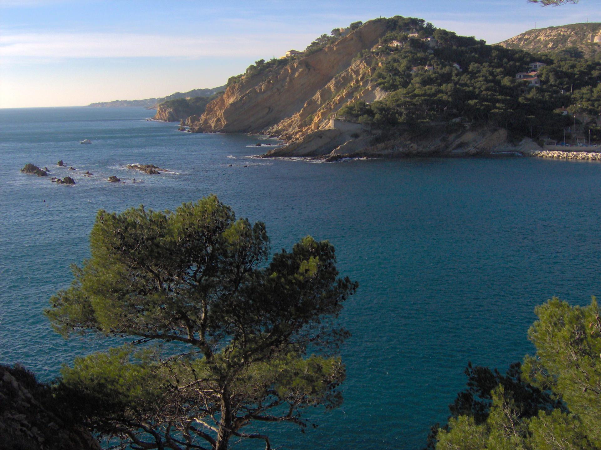 La Côte bleue, avec CARRY LE ROUET au fond